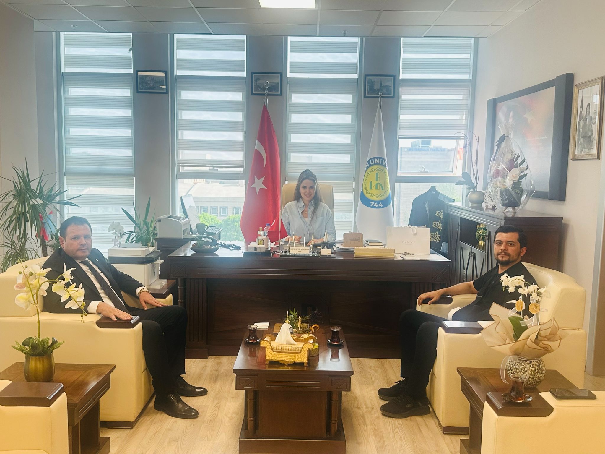 ŞANLIURFA TSO BAŞKANI VE ŞANLIURFASPOR BAŞKAN YARDIMCISINDAN DEKANLIĞIMIZI ZİYARET