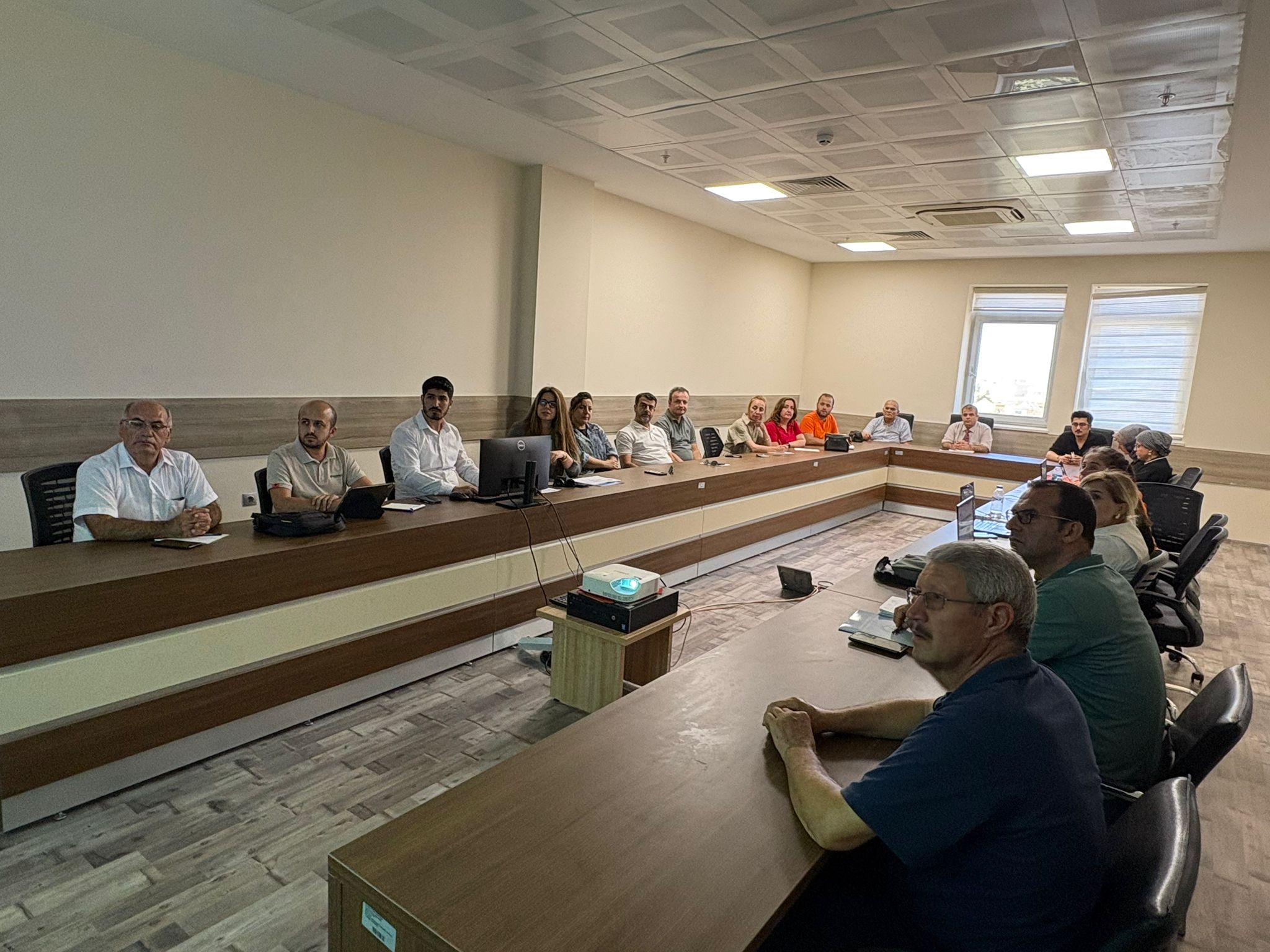 FAKÜLTEMİZİN 2025 YILI 1. DÖNEM KYBS VE PERFORMANS DEĞERLENDİRME SUNUMU GERÇEKLEŞTİRİLDİ