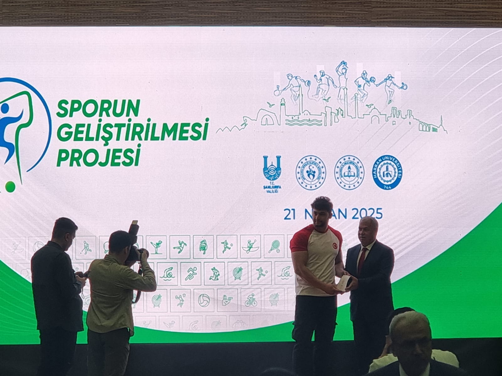 Milli Sporcuya Anlamlı Ödül!