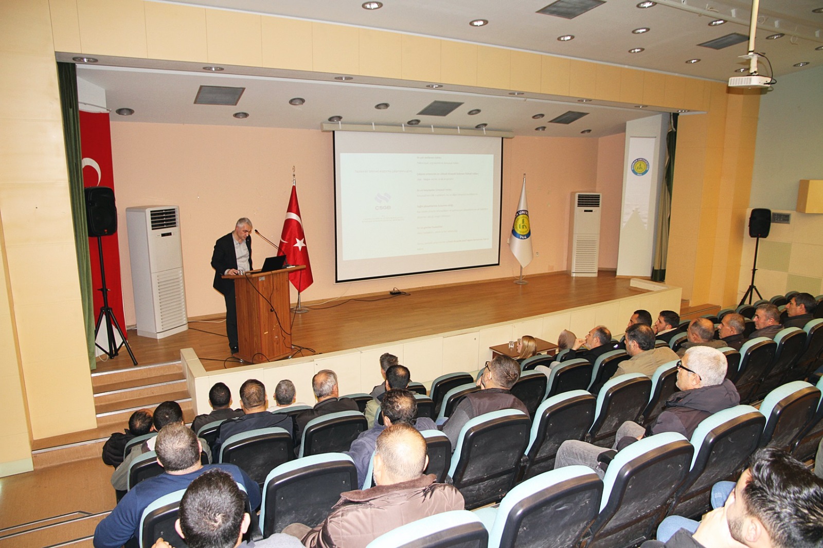 TEMİZLİKTEN SORUMLU PERSONELİMİZE, ÇALIŞTIKLARI ALANLARDAKİ MESLEKİ RİSKLER VE TEMİZLİK KİMYASALLARI KULLANIMI EĞİTİMİ VERİLDİ