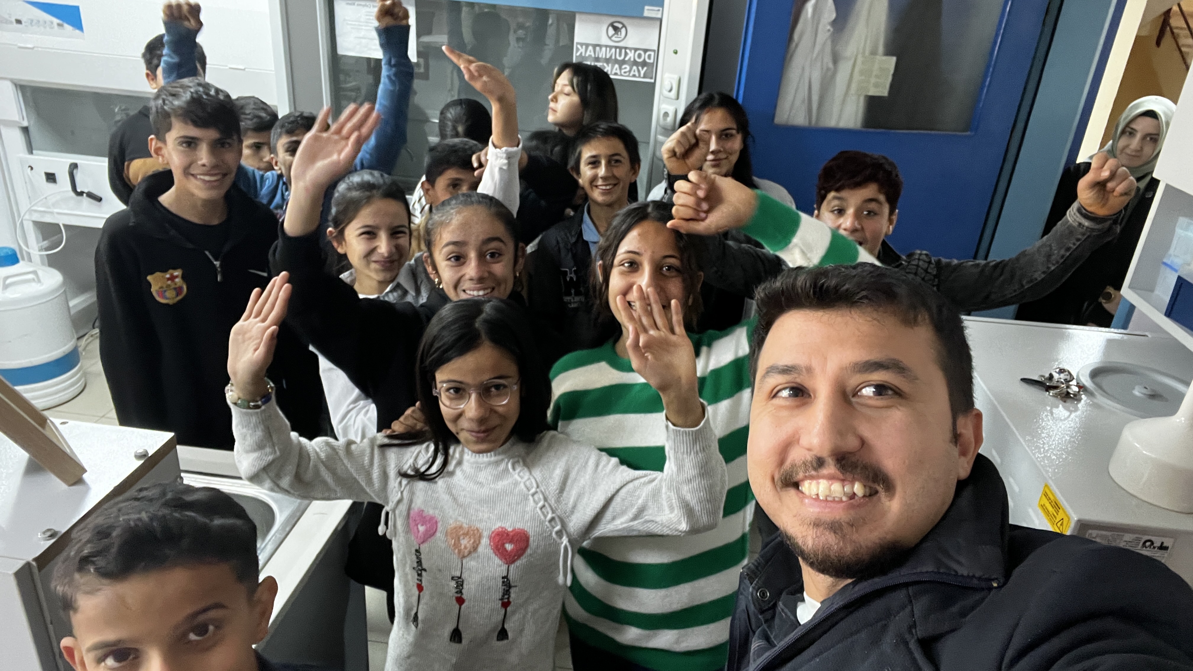“Nesilden Nesile Miras: Zeytinle Geleceğe Nefes” Projesi Kapsamında Güzelkuyu Ortaokulu Öğrencileri Fakültemizi Ziyaret Etti
