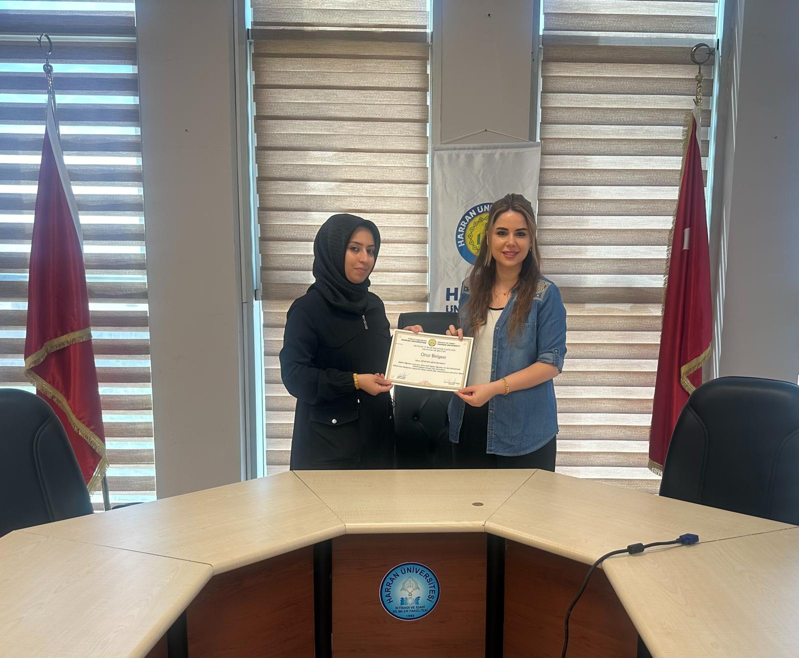 ÜSTÜN BAŞARI GÖSTEREN ÖĞRENCİMİZ ONUR BELGESİ İLE ÖDÜLLENDİRİLDİ