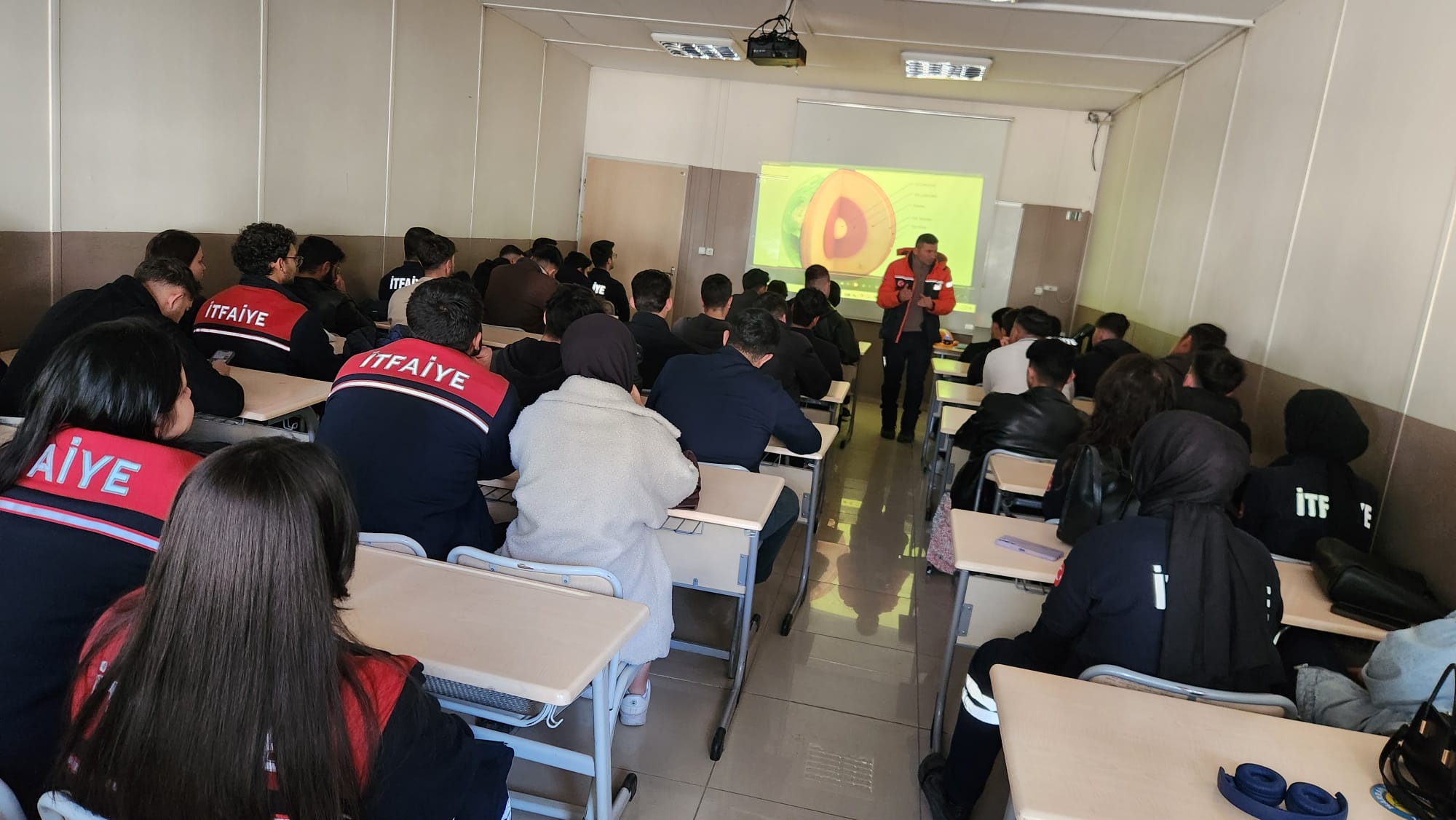 Şanlıurfa İl Afet ve Acil Durum Müdürlüğü, Deprem Haftası Kapsamında Eğitim Verdi.