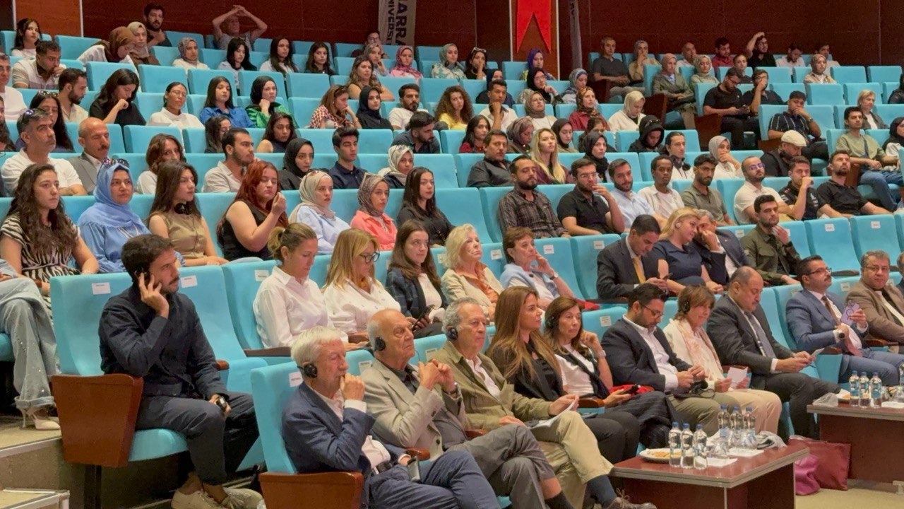 DÜNYACA ÜNLÜ İSPANYOL MİMARLAR FAKÜLTEMİZ KONFERANS SALONUNDA DENEYİMLERİNİ PAYLAŞTI