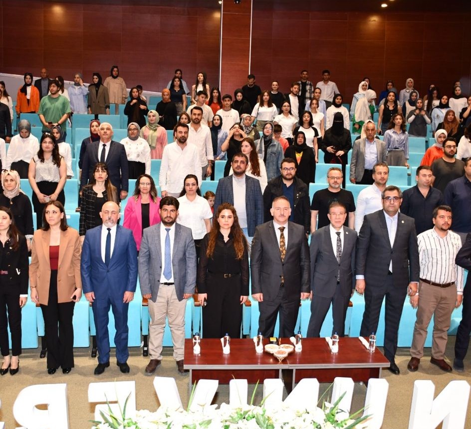 TÜBİTAK 2209-A PROJE BAŞARISI GÖSTEREN ÖĞRENCİ VE AKADEMİSYENLERE TEBRİKTE BULUNULDU