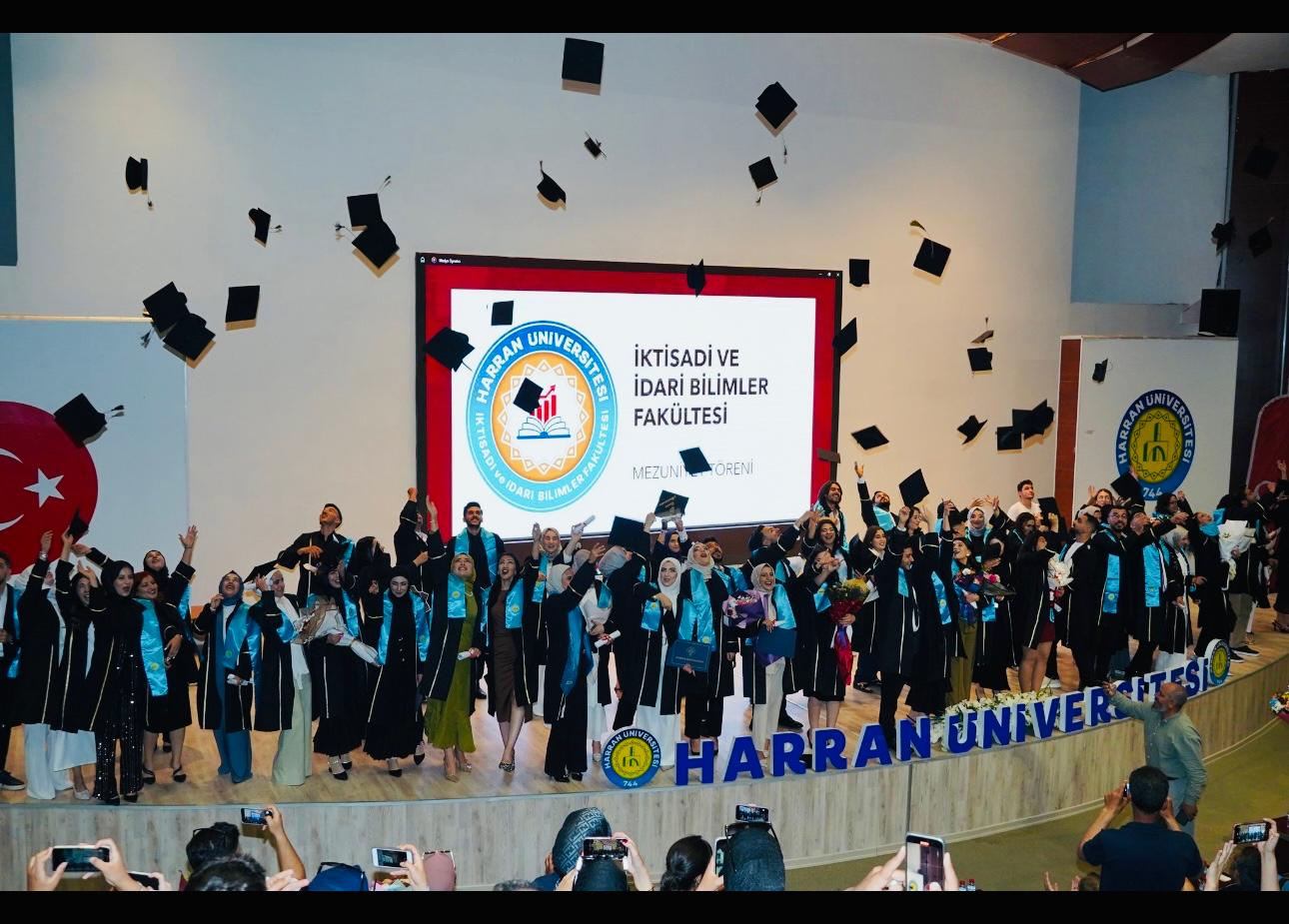 HARRAN ÜNİVERSİTESİ İİBF MEZUNİYET TÖRENİNE DAMGA VURAN İSTİHDAM HAMLESİ