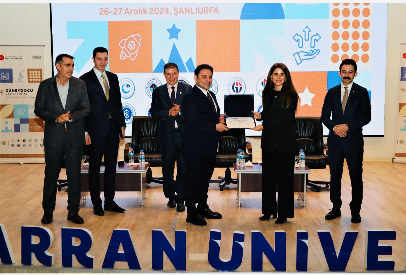 “BUGÜNÜN KAYMAKAMLARINDAN YARININ KAYMAKAMLARINA TAVSİYELER” PANELİ GERÇEKLEŞTİRİLDİ