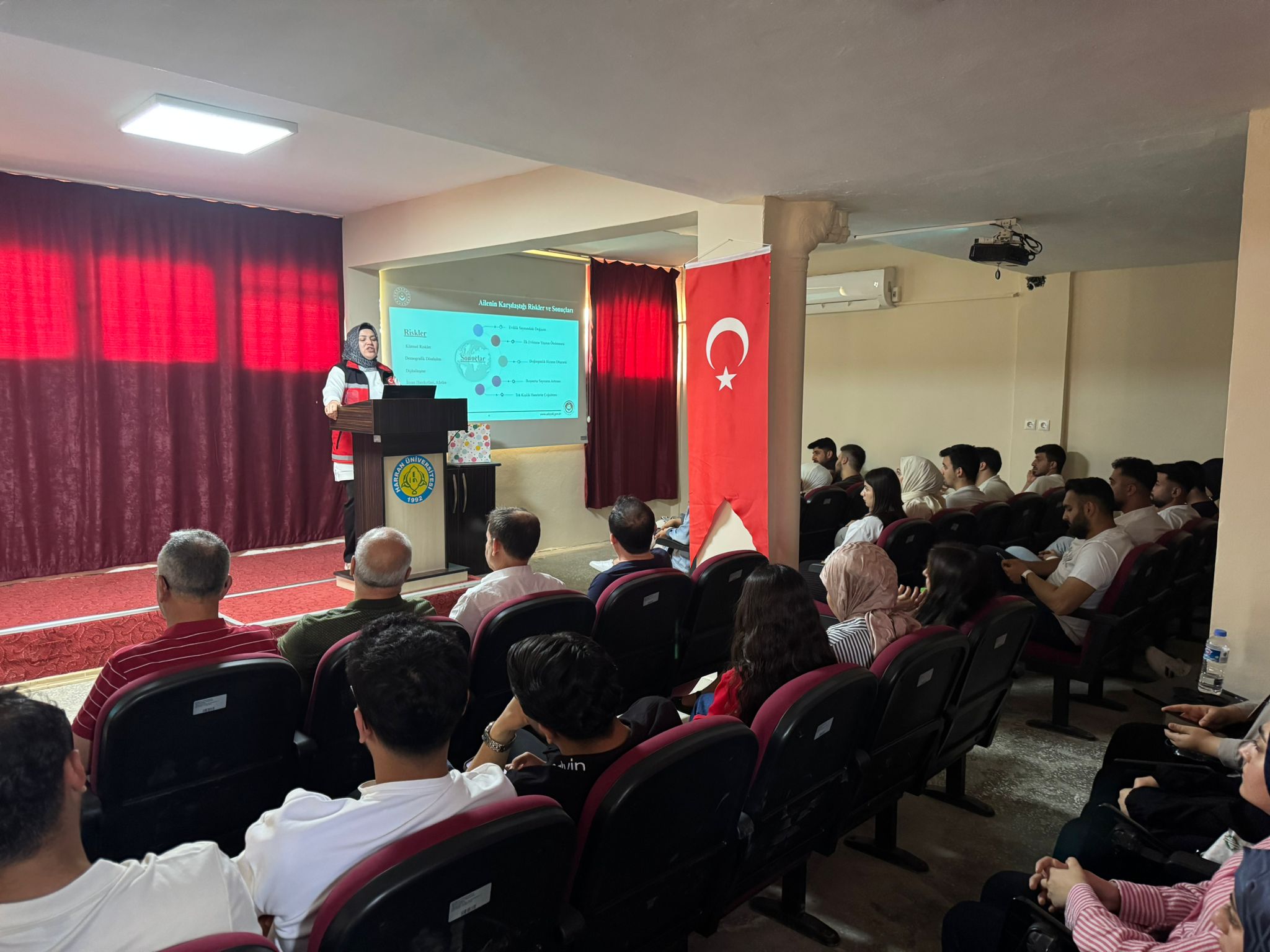 Yüksekokulumuzda “Ailemiz Geleceğimiz” Konulu Seminer Düzenlendi