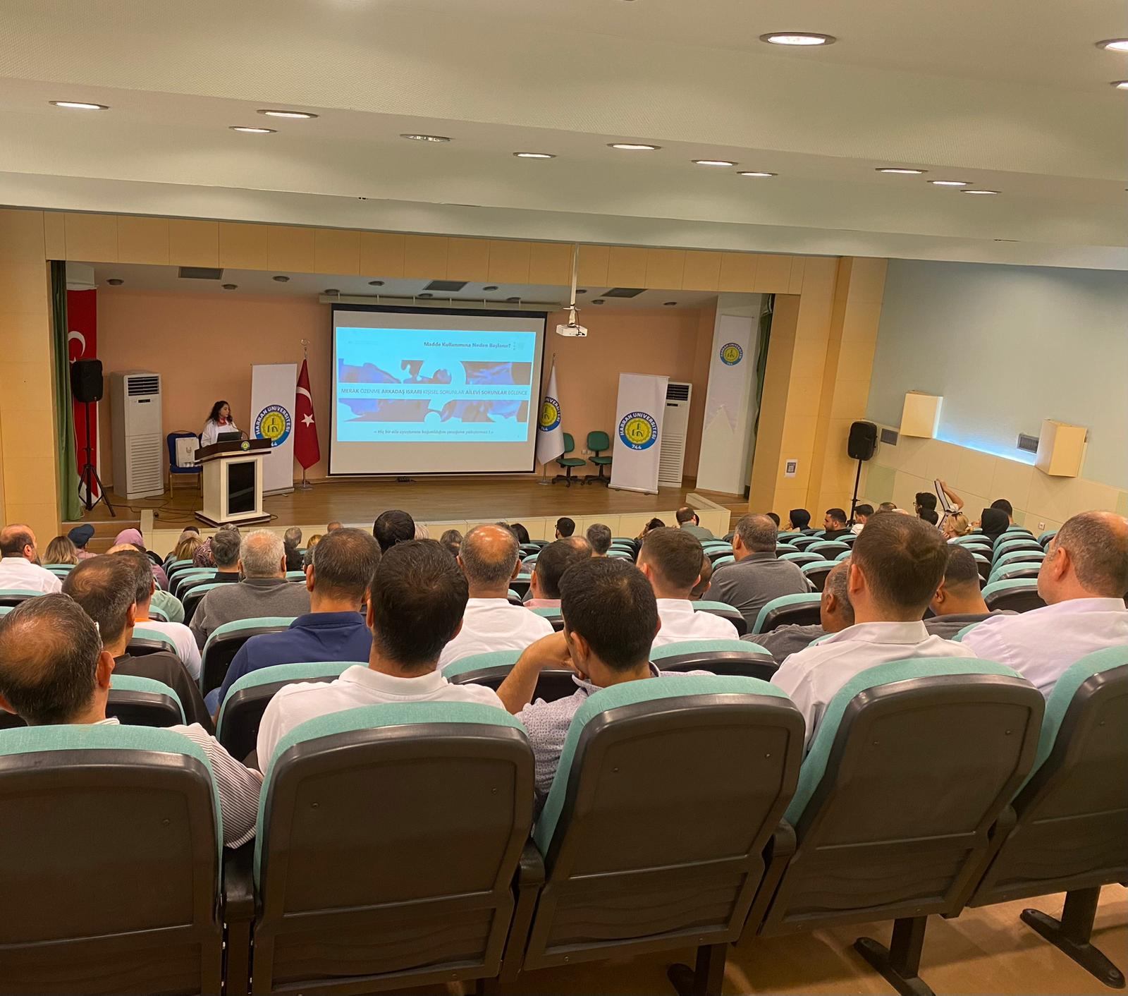 Üniversitemiz Akademik ve İdari Personeline  "Madde Bağımlığı İle İlgili Eğitim Düzenlendi"