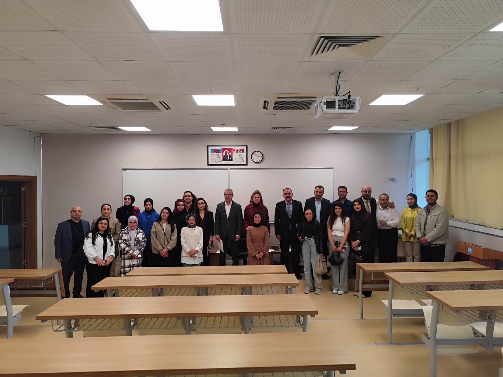 DEKANIMIZ PROF. DR. ZEYNEP MÜJDE SAKAR’IN KATILIMIYLA İKTİSAT BÖLÜMÜ “GELECEĞİM: ÖĞRENCİ-MEZUN BULUŞMASI” GERÇEKLEŞTİRİLDİ