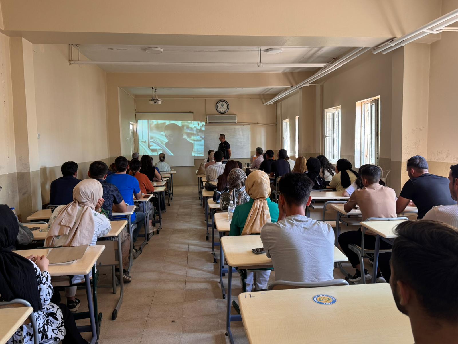 Suruç MYO’da Madde Bağımlılığına Karşı Farkındalık Eğitimi Düzenlendi