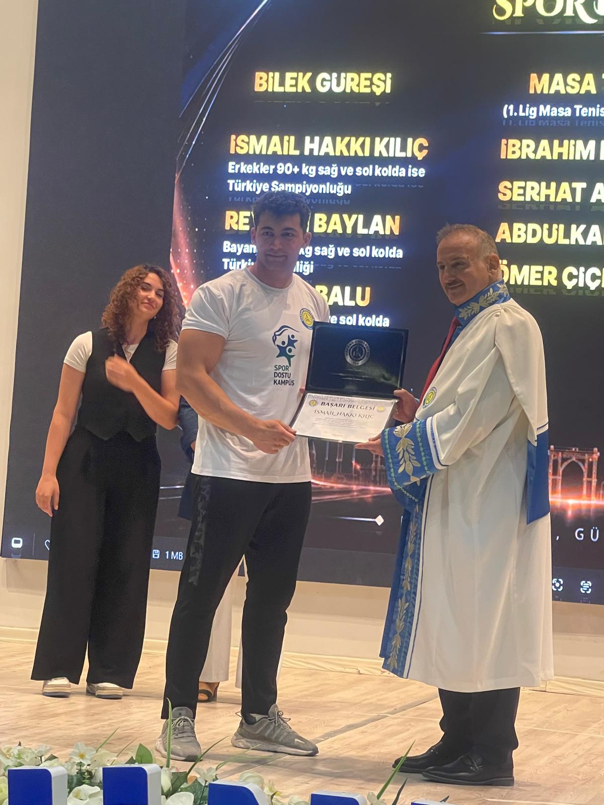 Öğrencilerimiz Akademik Başarı ve Ödül Töreni’nde Onurlandırıldı