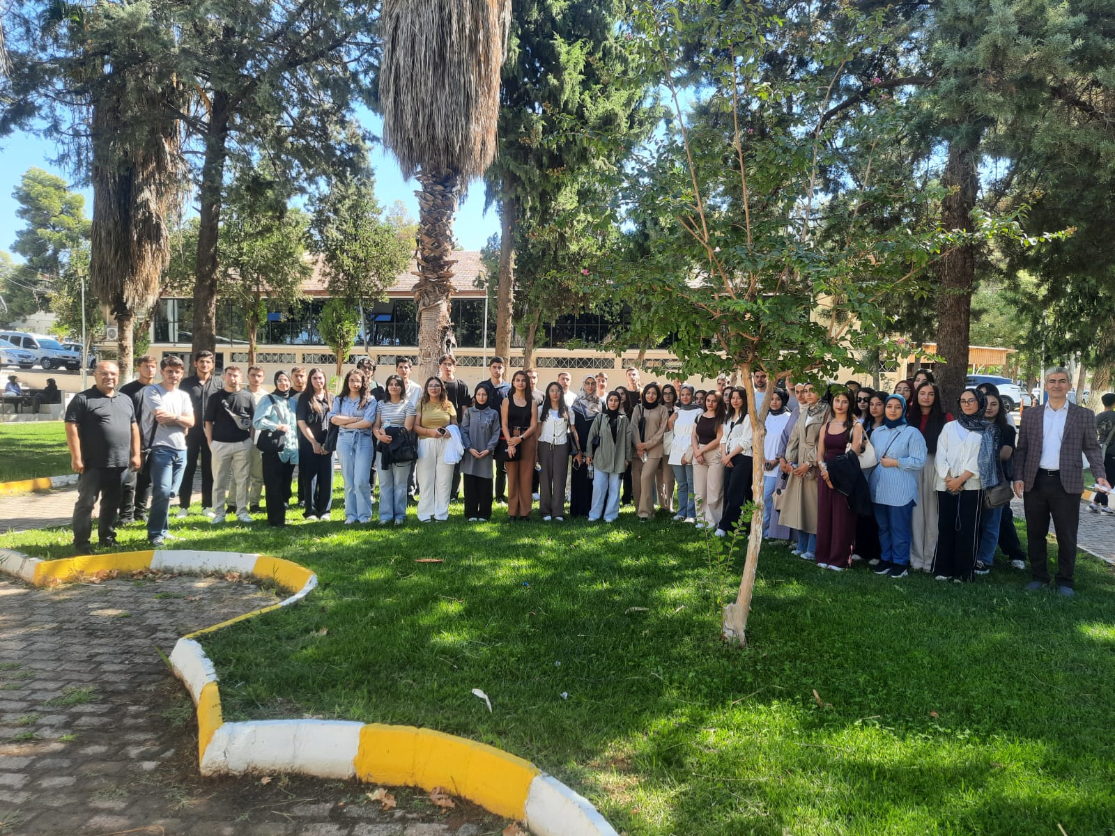 Resim-İş Eğitimi Öğrencilerinden Mezuniyet Sergisi: Harran Artrium’da Sanat Yolculuğu