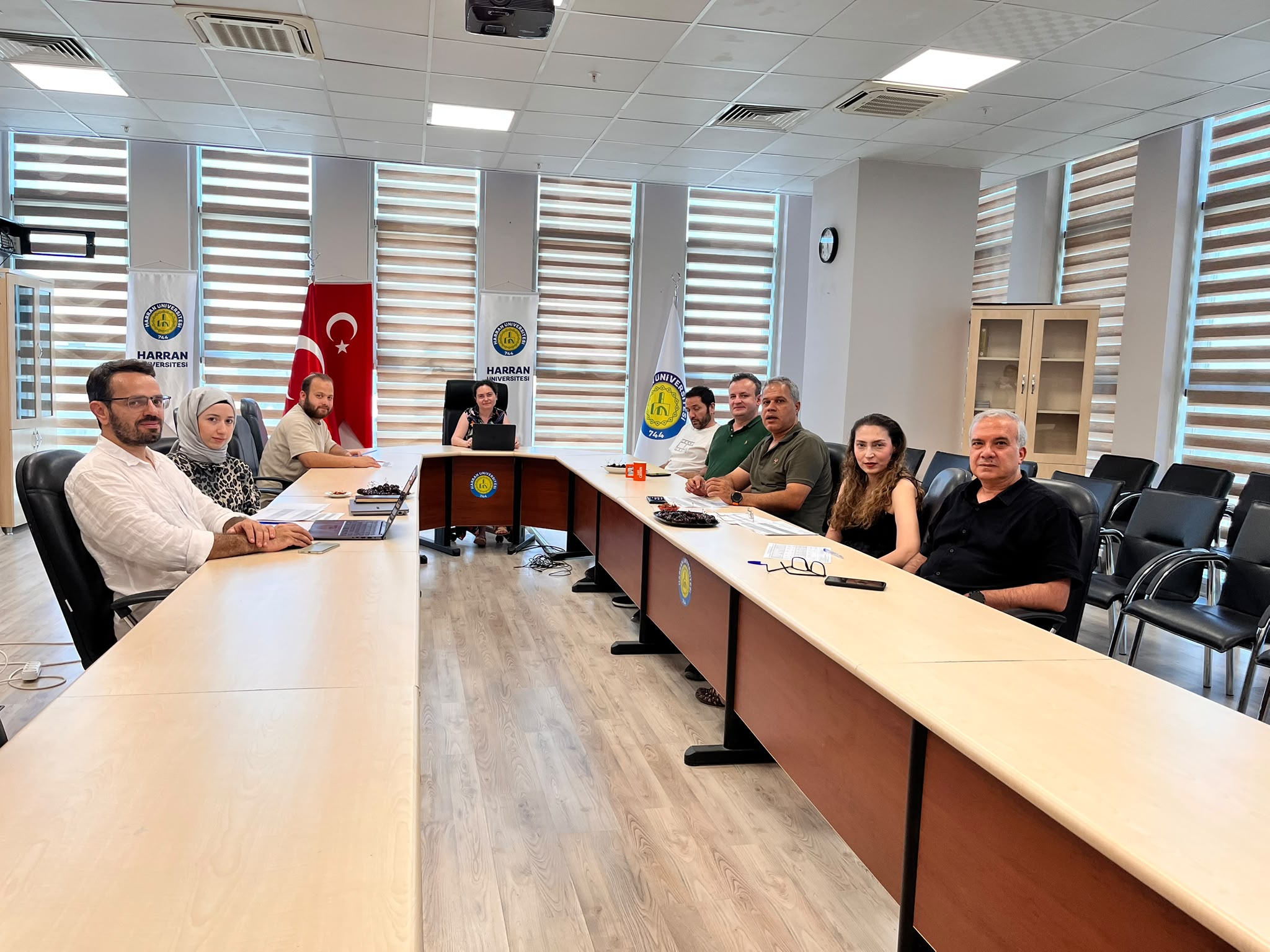 2026-2027 EĞİTİM-ÖĞRETİM YILI GÜZ DÖNEMİ DERS PROGRAMLARININ KONTROLÜNE YÖNELİK EĞİTİM KOMİSYONU TOPLANTISI GERÇEKLEŞTİRİLDİ