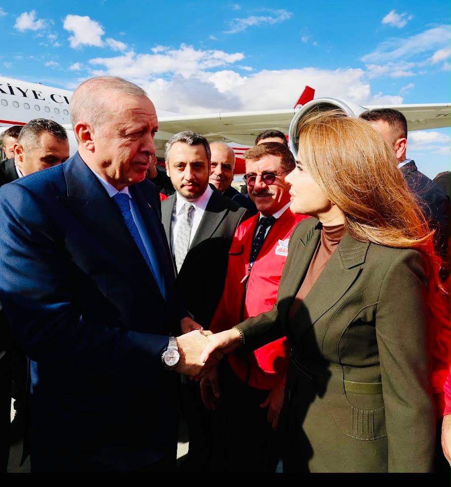 DEKANIMIZ PROF. DR. ZEYNEP MÜJDE SAKAR, CUMHURBAŞKANIMIZIN ŞANLIURFA ZİYARETİNDE KARŞILAMA VE UĞURLAMA HEYETİNDE YER ALDI