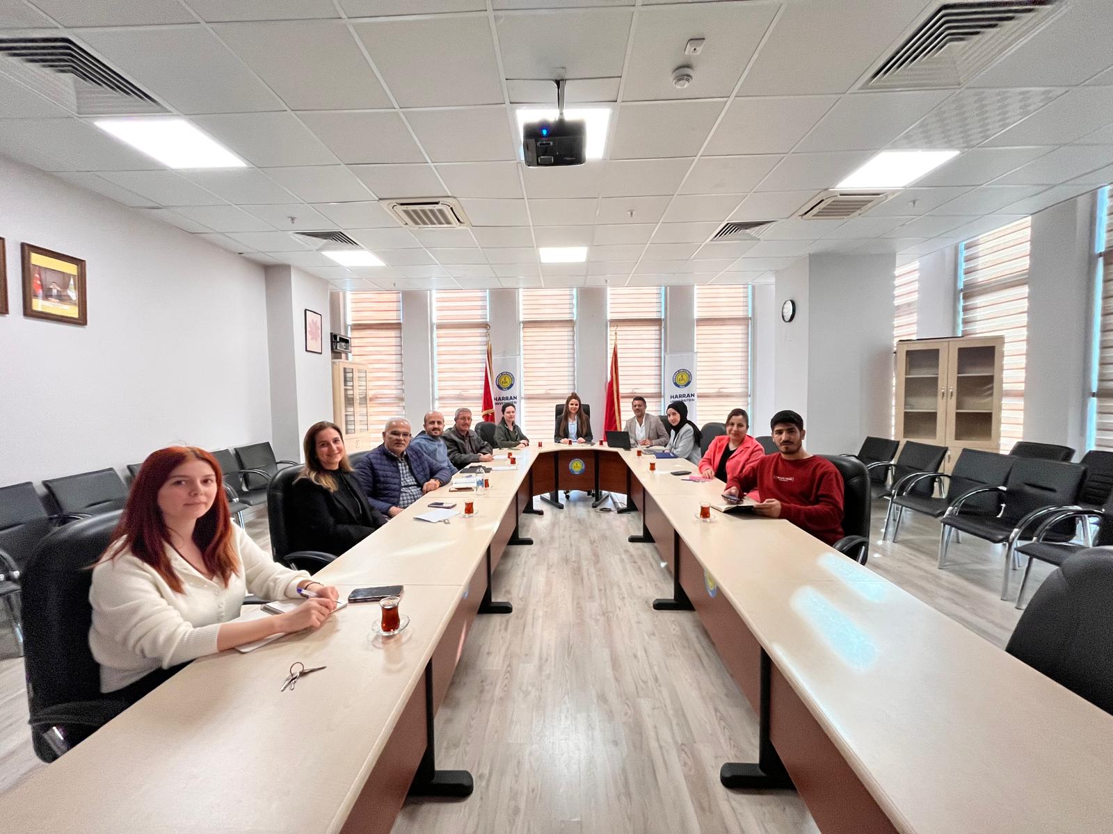 FAKÜLTEMİZ BÖLÜMLERİNİN AKREDİTASYON SORUMLULARIYLA AKREDİTASYON BAŞVURU SÜRECİNE İLİŞKİN BİLGİLENDİRME TOPLANTISI YAPILDI