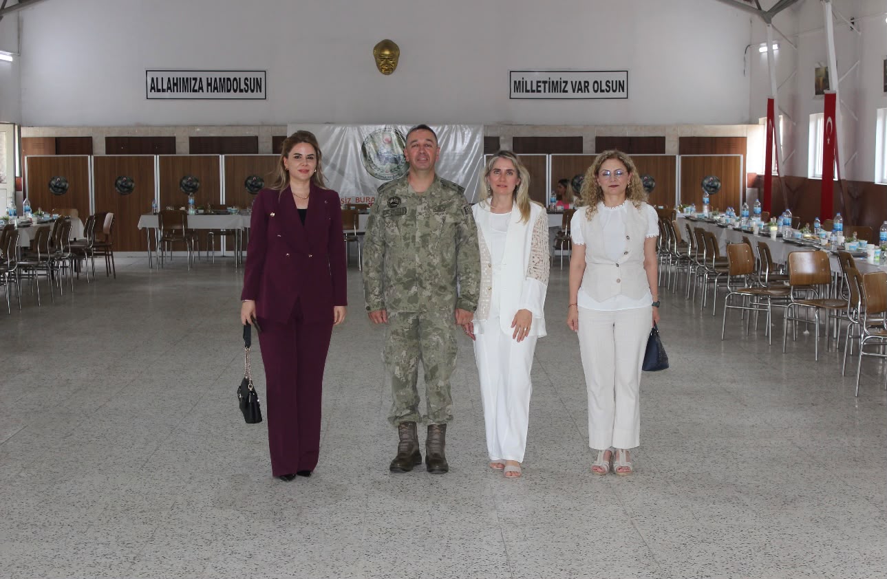 DEKANIMIZ PROF. DR. ZEYNEP MÜJDE SAKAR, 20. ZIRHLI TUGAY KOMUTANLIĞI’NDA ŞEHİT AİLELERİ VE GAZİLER ONURUNA DÜZENLENEN PROGRAMA KATILDI