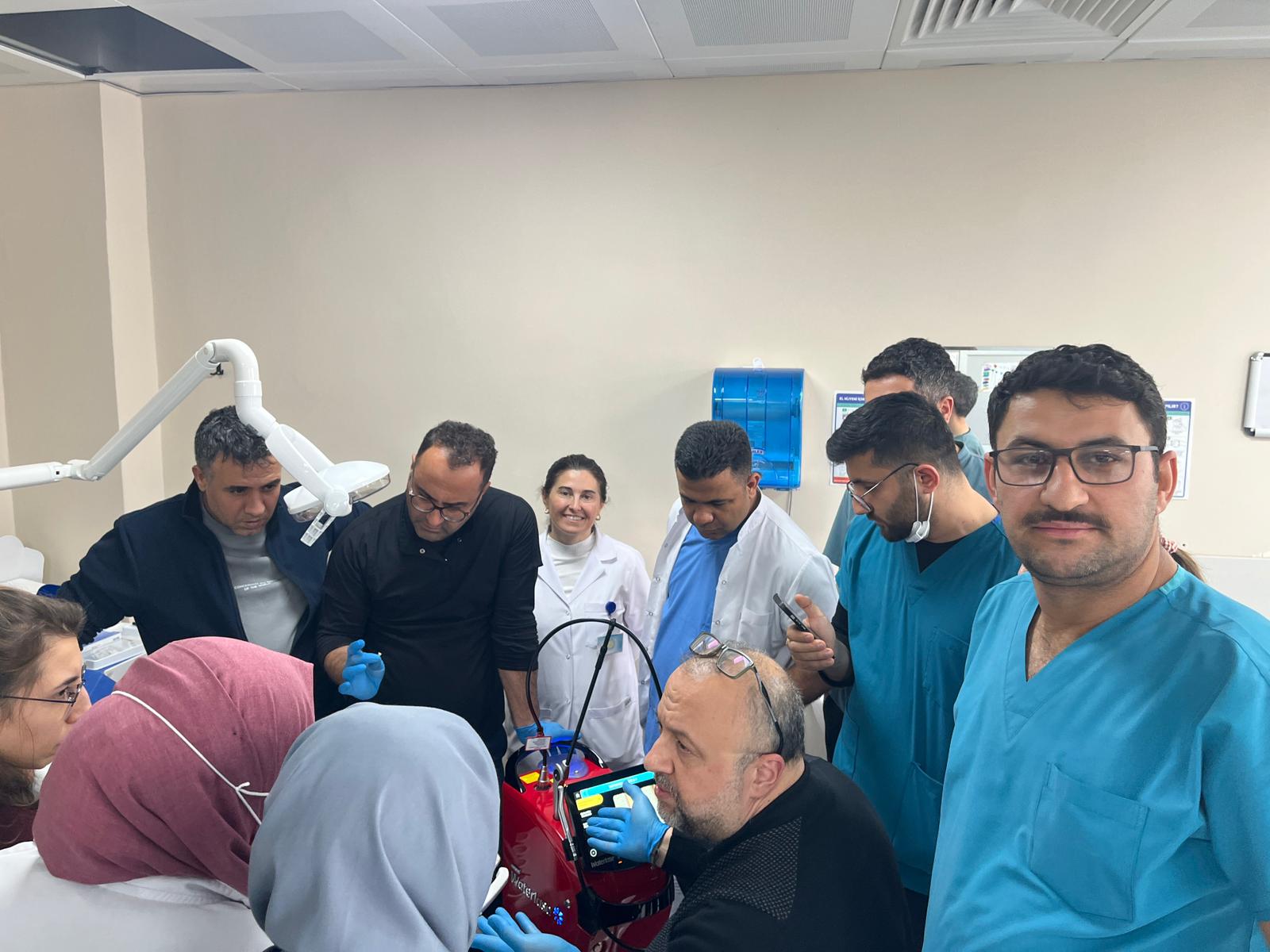 Fakültemizde Diş Hekimliği Alanında "Sert Doku Lazer Uygulamalı Eğitimi" Gerçekleştirildi