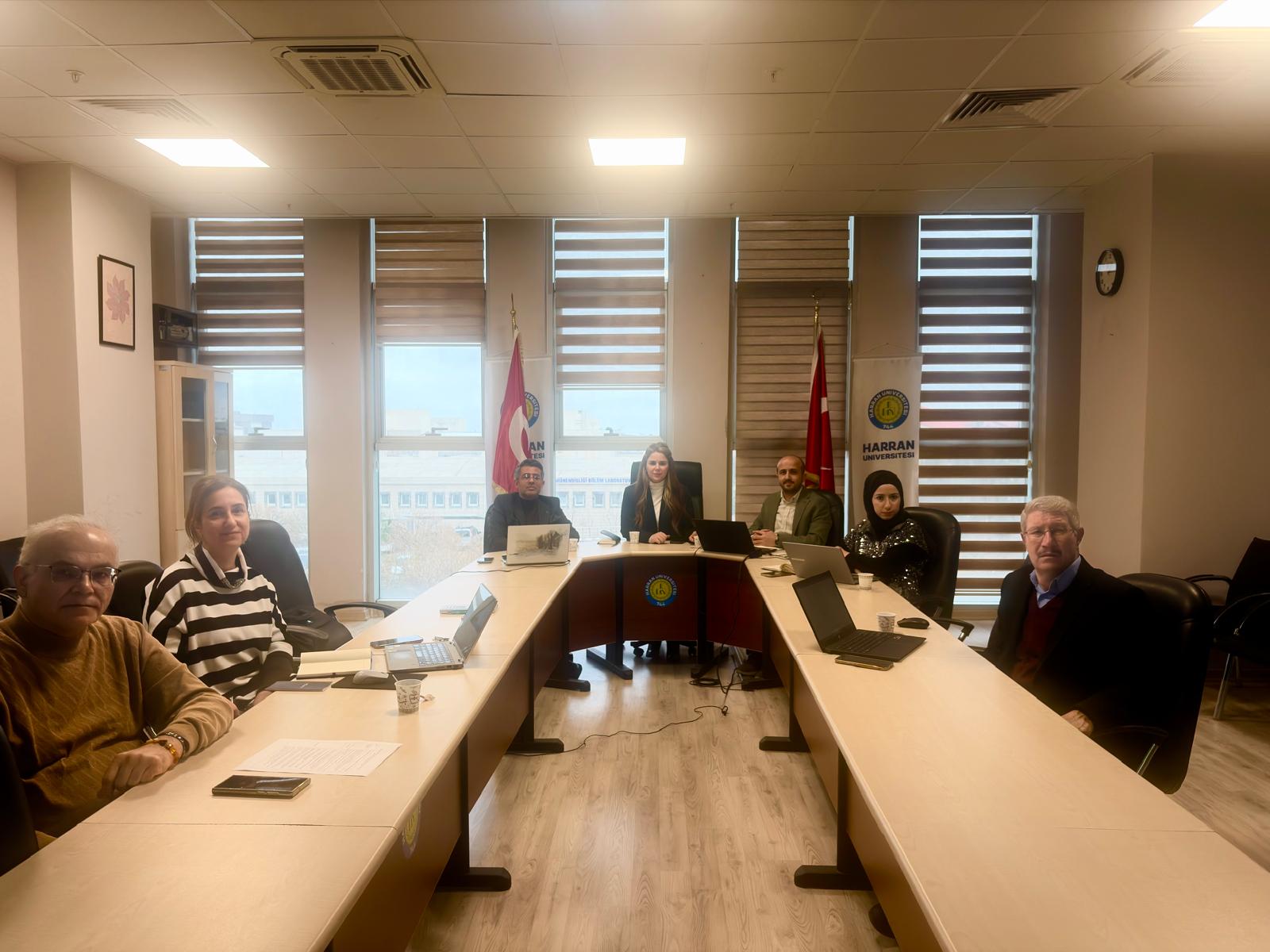 AKREDİTASYON BAŞVURUSU KAPSAMINDA, FAKÜLTEMİZ BÖLÜMLERİNİN ÖZ DEĞERLENDİRME RAPORLARI HAZIRLIK SÜRECİNE YÖNELİK TOPLANTI GERÇEKLEŞTİRİLDİ