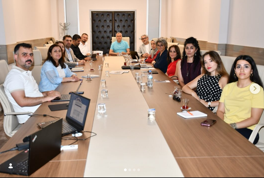 Meslek Yüksekokulumuz, Üniversitemiz ile FLO Mağazacılık arasında üniversite-sektör iş birliği toplantısında yer aldı