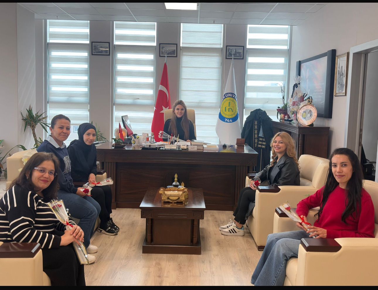 8 MART DÜNYA KADINLAR GÜNÜ KAPSAMINDA KADIN PERSONELİMİZE KARANFİL TAKDİM EDİLDİ