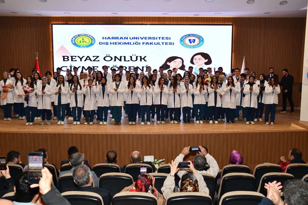 Diş Hekimliği Fakültesi’nde 2025–2026 Beyaz Önlük Giyme Töreni Gerçekleştirildi