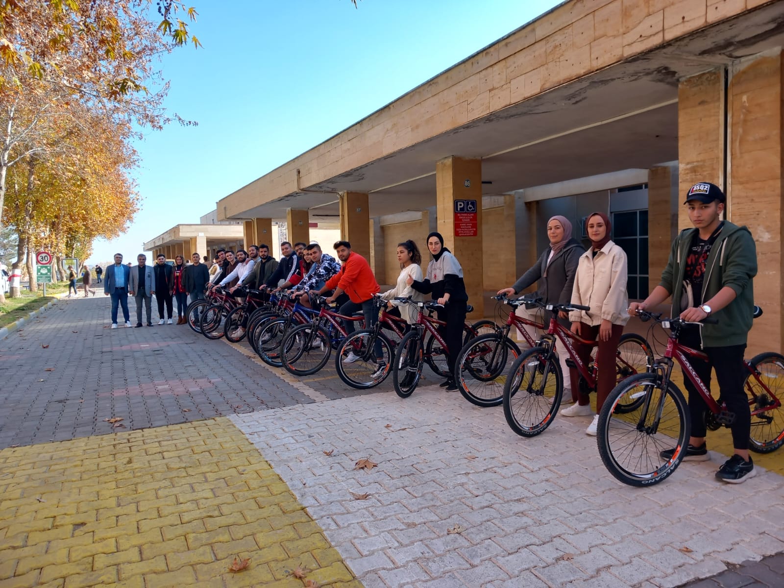 Rekreasyon Kulübü "Sağlıklı Hayata Pedal Çeviriyoruz" sloganıyla bisiklet turu düzenledi