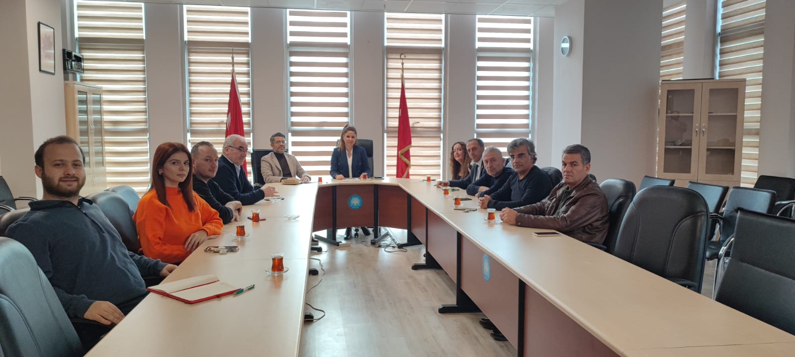 İŞLETME BÖLÜMÜ ÖĞRETİM ELEMANLARIYLA TOPLANTI YAPILDI