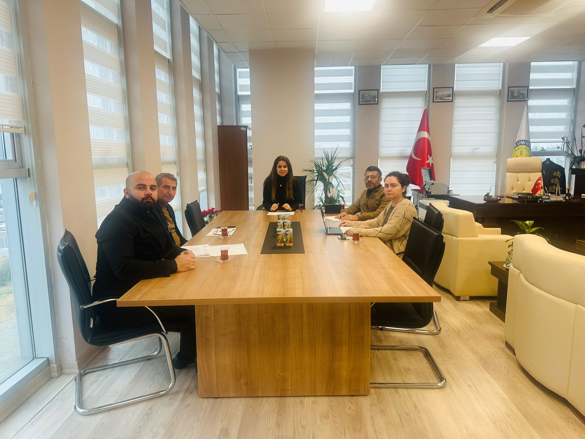 FAKÜLTEMİZDE YÜRÜTÜLECEK OLAN MEMNUNİYET ANKETLERİNE YÖNELİK DEĞERLENDİRME TOPLANTISI YAPILDI