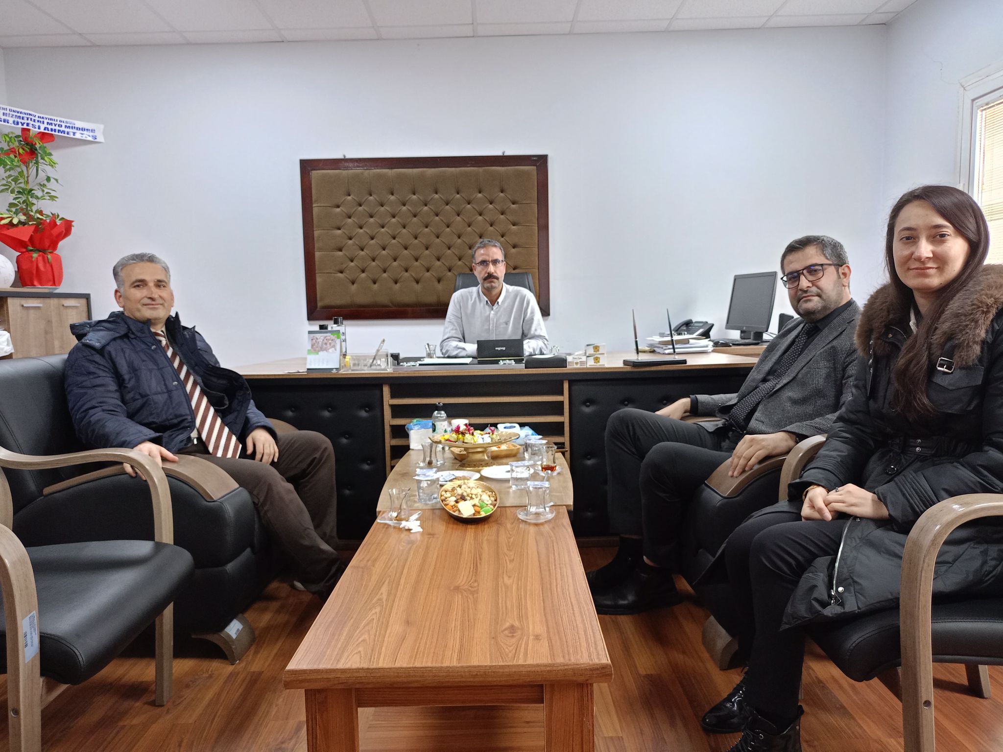 Sağlık Hizmetleri Meslek Yüksekokulu olarak Profesörlük kadrosuna atanan Fen Edebiyat Fakültesi Dekan Yardımcısı Mahmut MODANLI’ya hayırlı olsun ziyaretinde bulunduk.